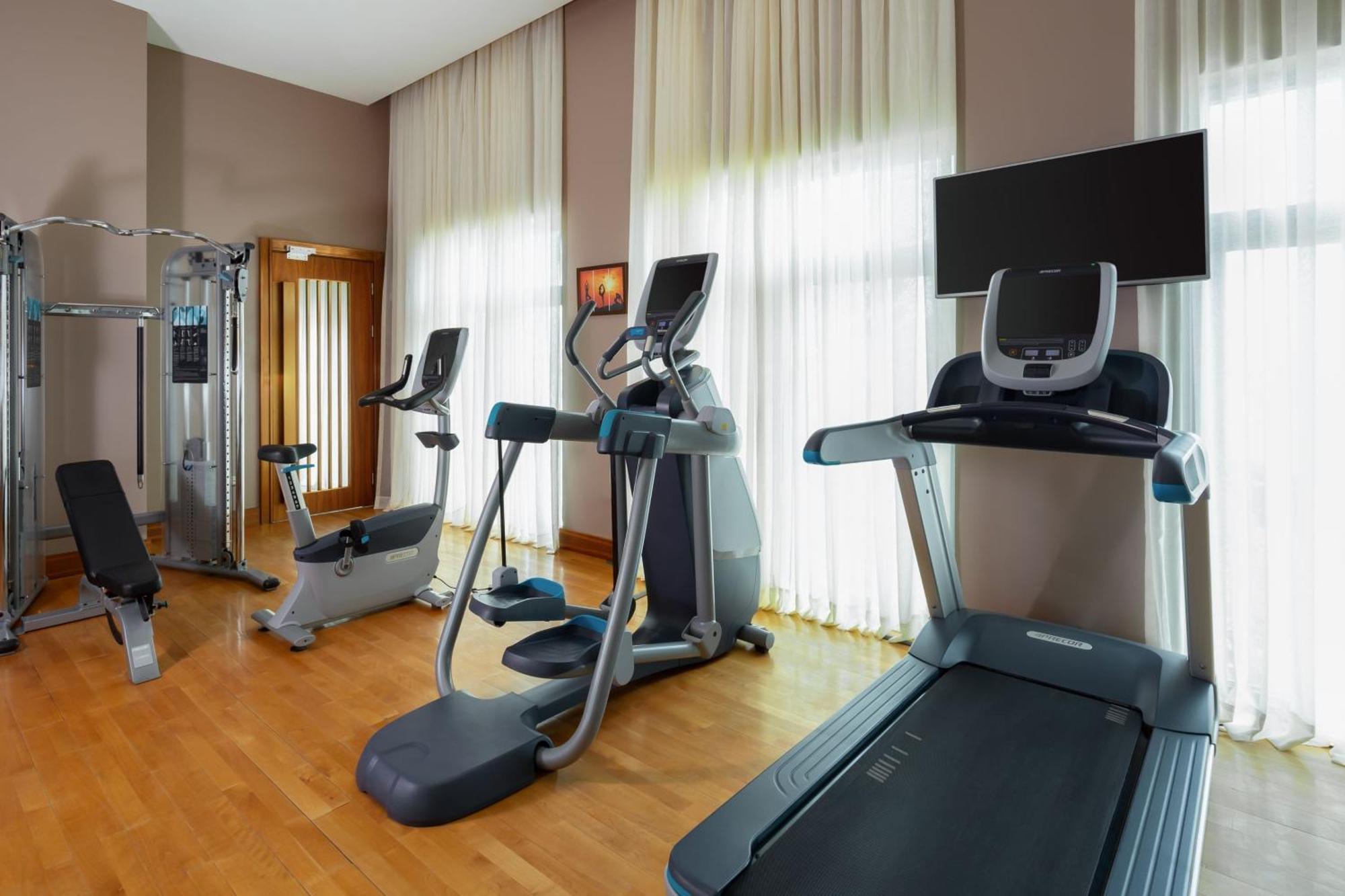 เชอราตัน บาคุ อินทูริสต์ Hotel บากู ภายนอก รูปภาพ A typical home gym