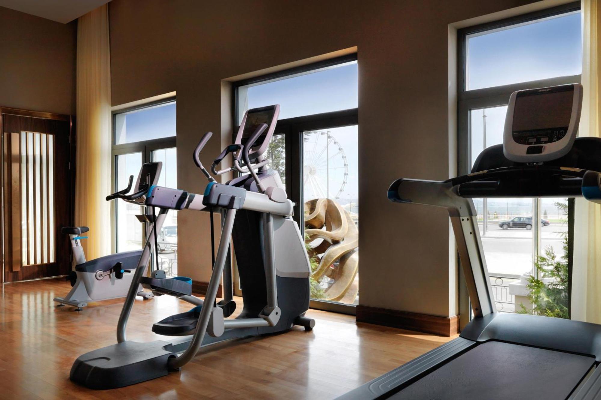 เชอราตัน บาคุ อินทูริสต์ Hotel บากู ภายนอก รูปภาพ A typical gym