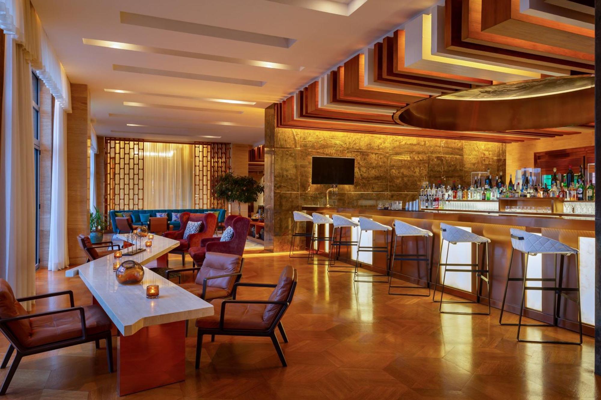 เชอราตัน บาคุ อินทูริสต์ Hotel บากู ภายนอก รูปภาพ The bar at the Westin