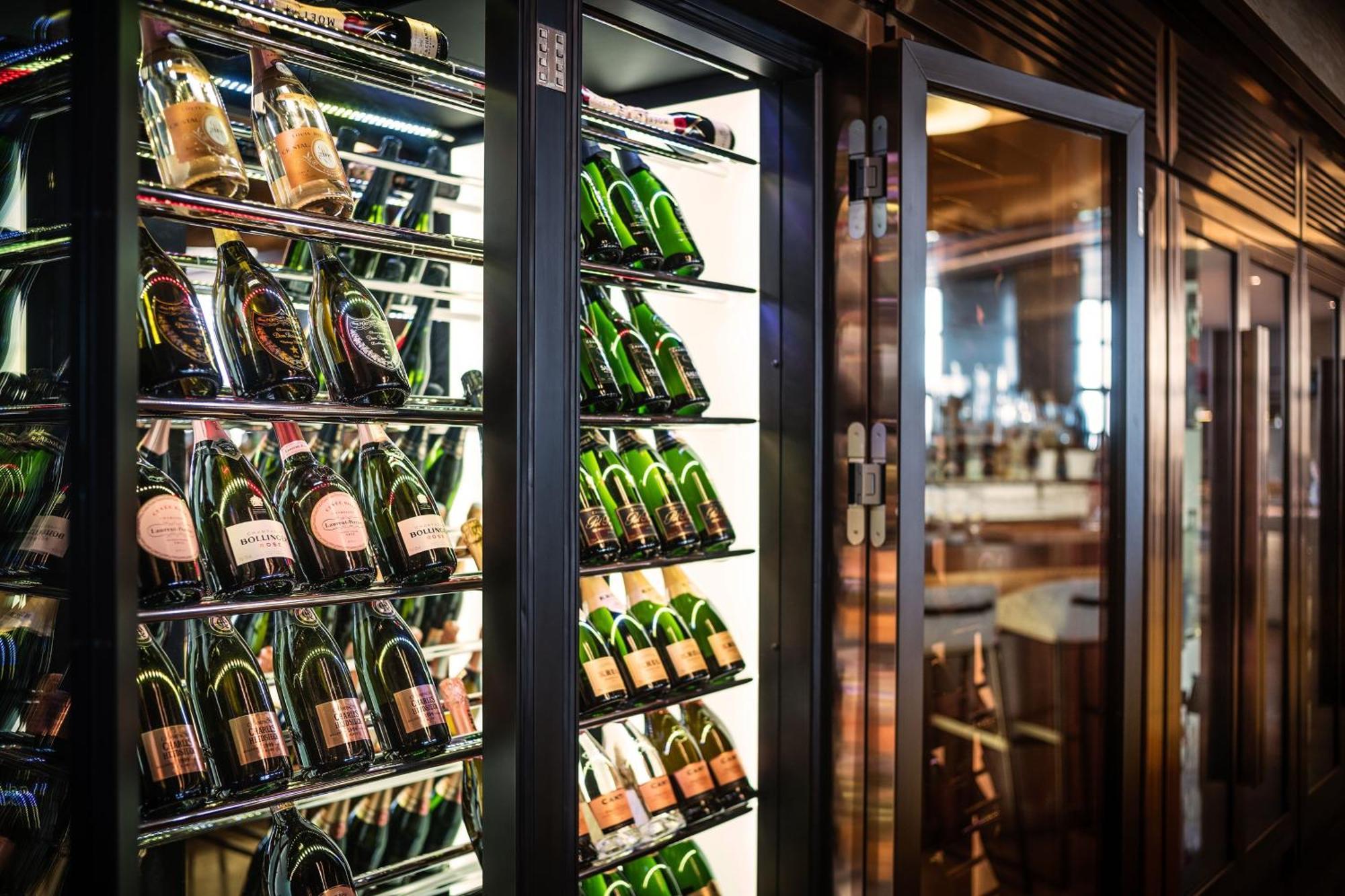 เชอราตัน บาคุ อินทูริสต์ Hotel บากู ภายนอก รูปภาพ Wine cooler