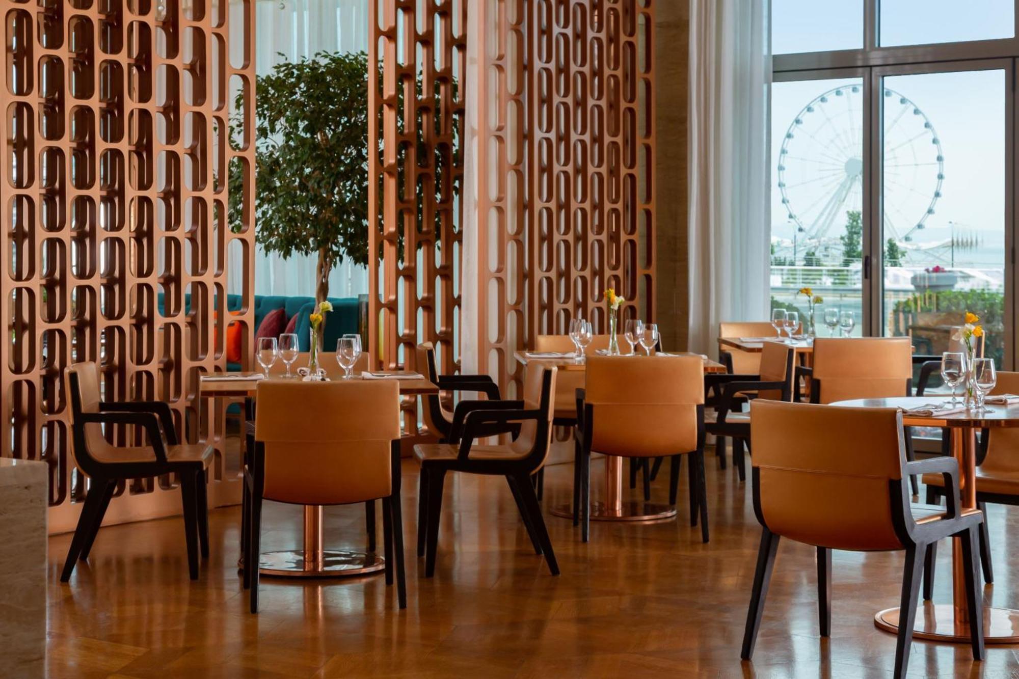 เชอราตัน บาคุ อินทูริสต์ Hotel บากู ภายนอก รูปภาพ Restaurant