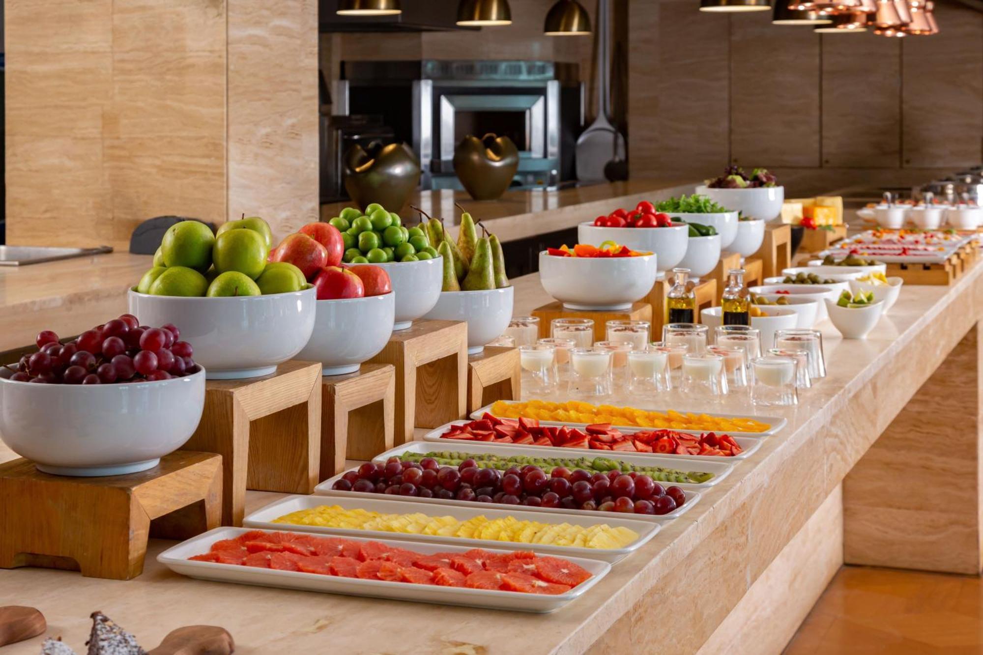 เชอราตัน บาคุ อินทูริสต์ Hotel บากู ภายนอก รูปภาพ A fruit salad bar