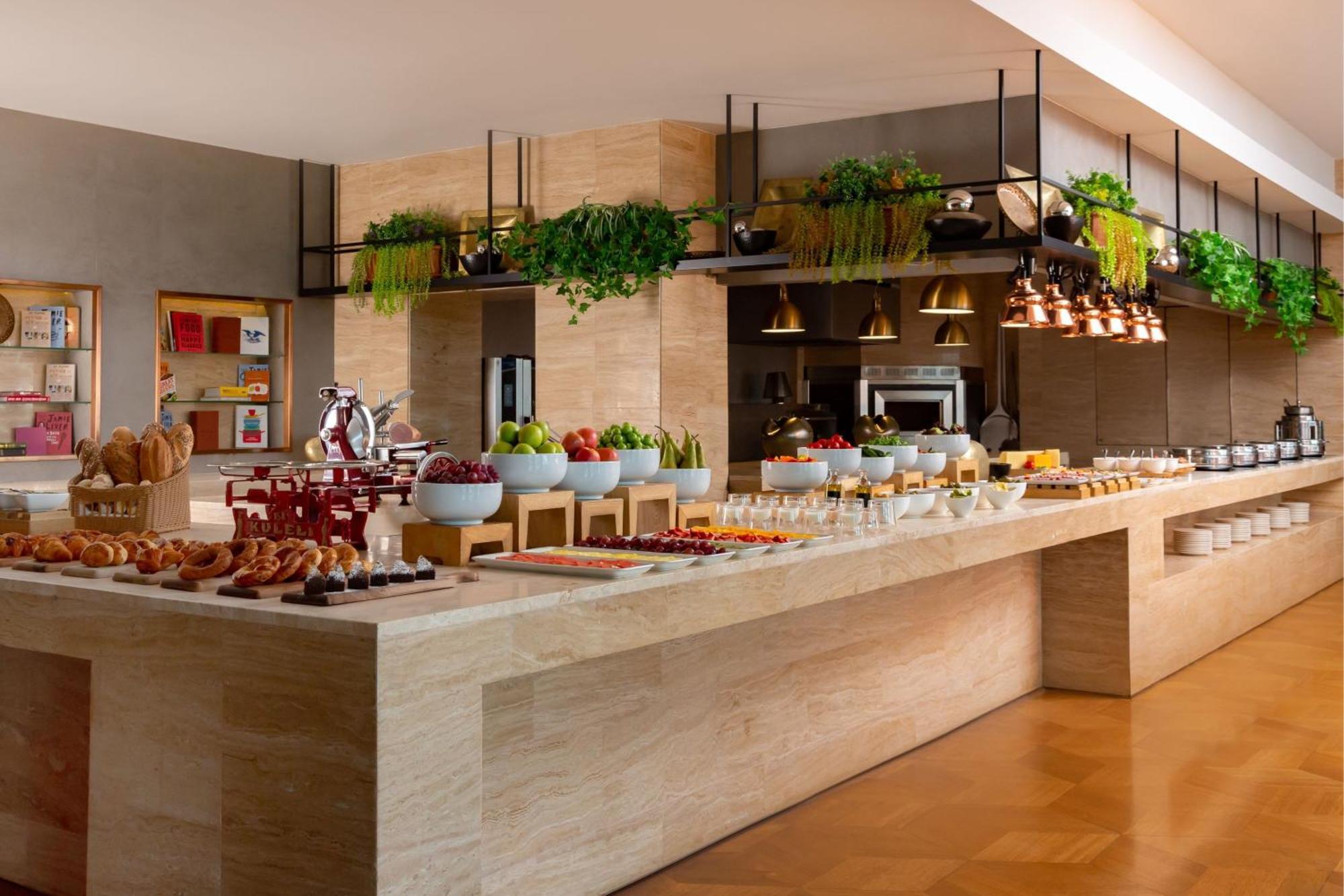 เชอราตัน บาคุ อินทูริสต์ Hotel บากู ภายนอก รูปภาพ The buffet at the hotel