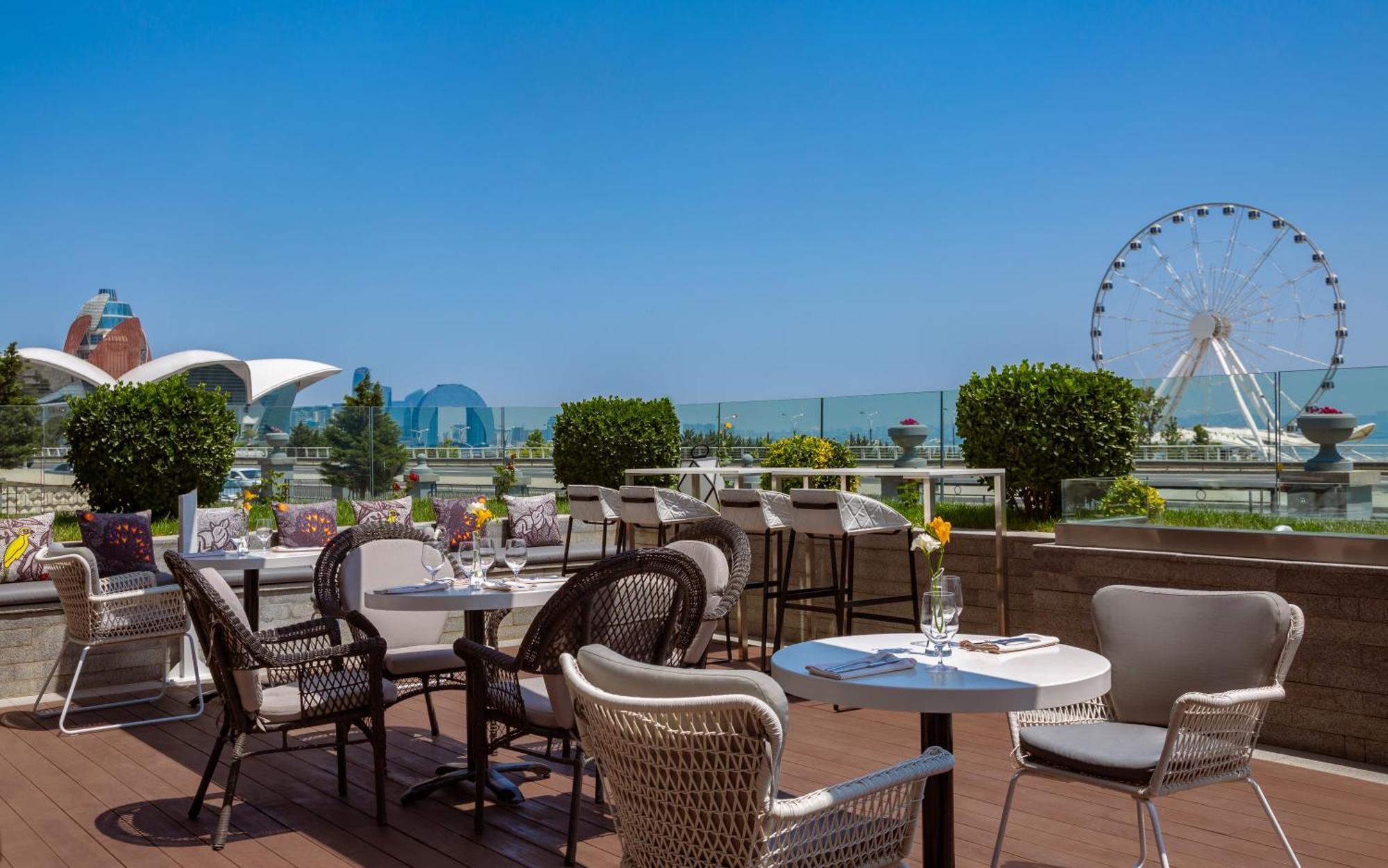 เชอราตัน บาคุ อินทูริสต์ Hotel บากู ภายนอก รูปภาพ The Sky Bar