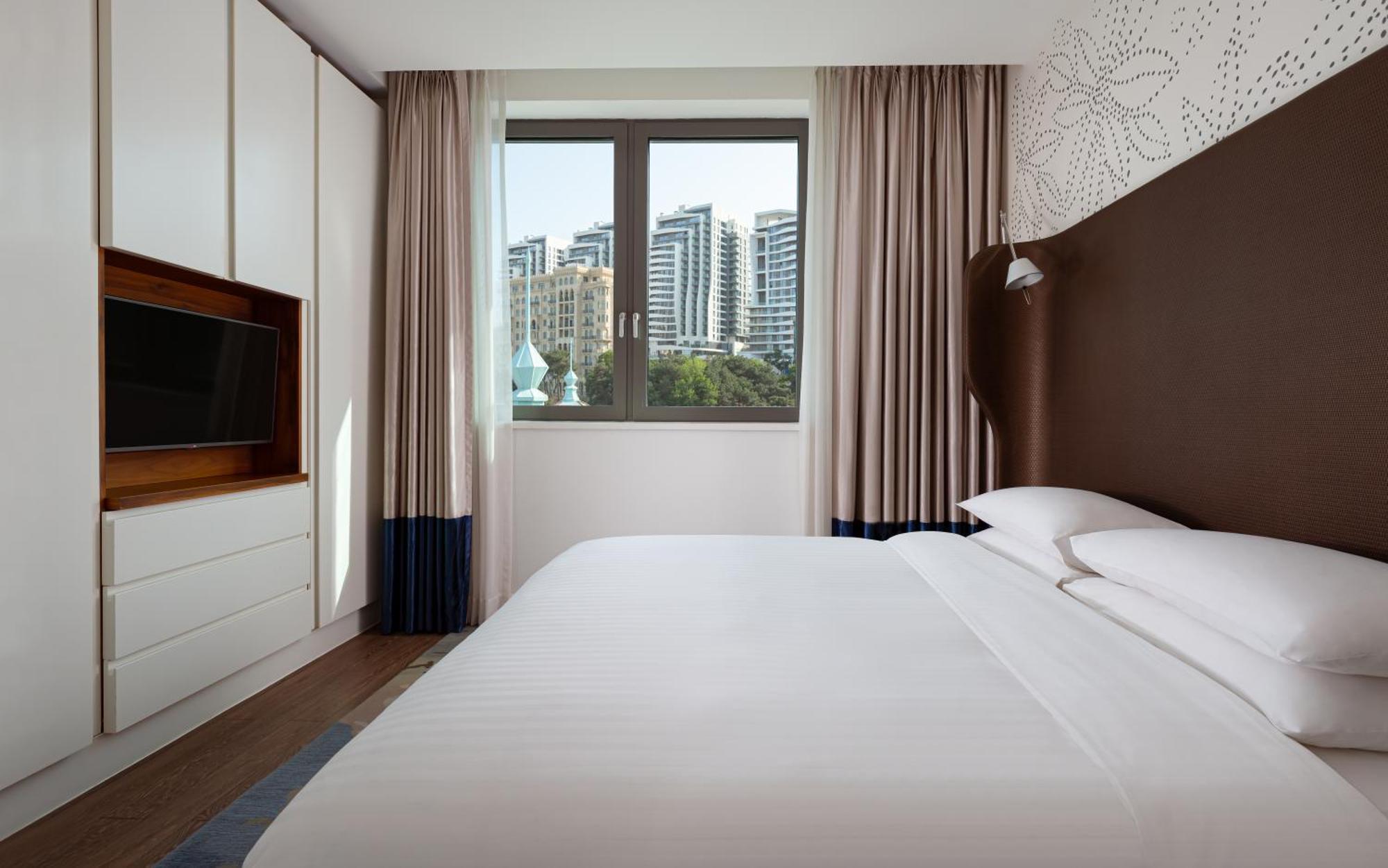เชอราตัน บาคุ อินทูริสต์ Hotel บากู ภายนอก รูปภาพ A bedroom at the hotel