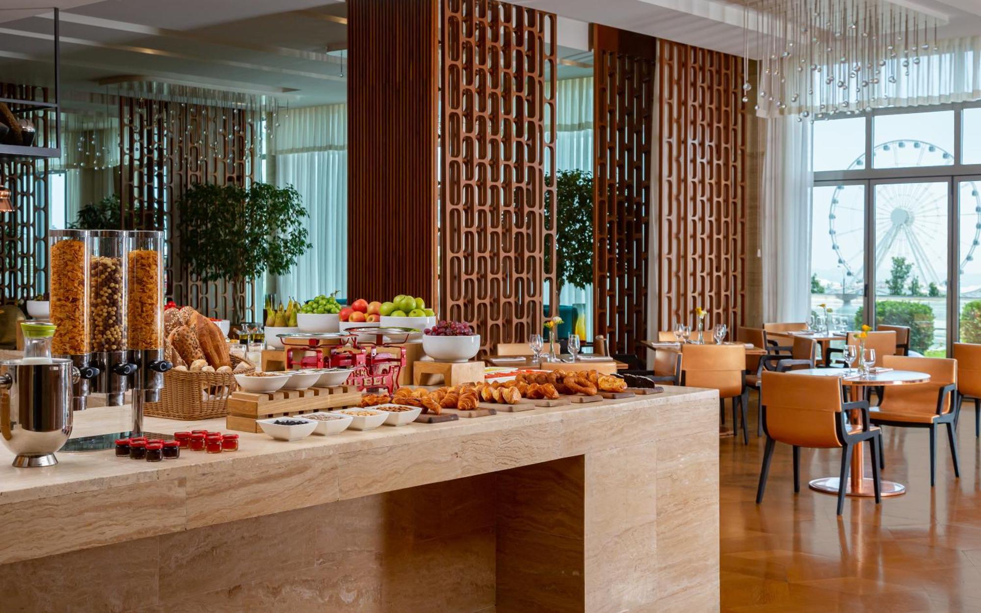 เชอราตัน บาคุ อินทูริสต์ Hotel บากู ภายนอก รูปภาพ The Club Lounge at the Ritz-Carlton, DIFC