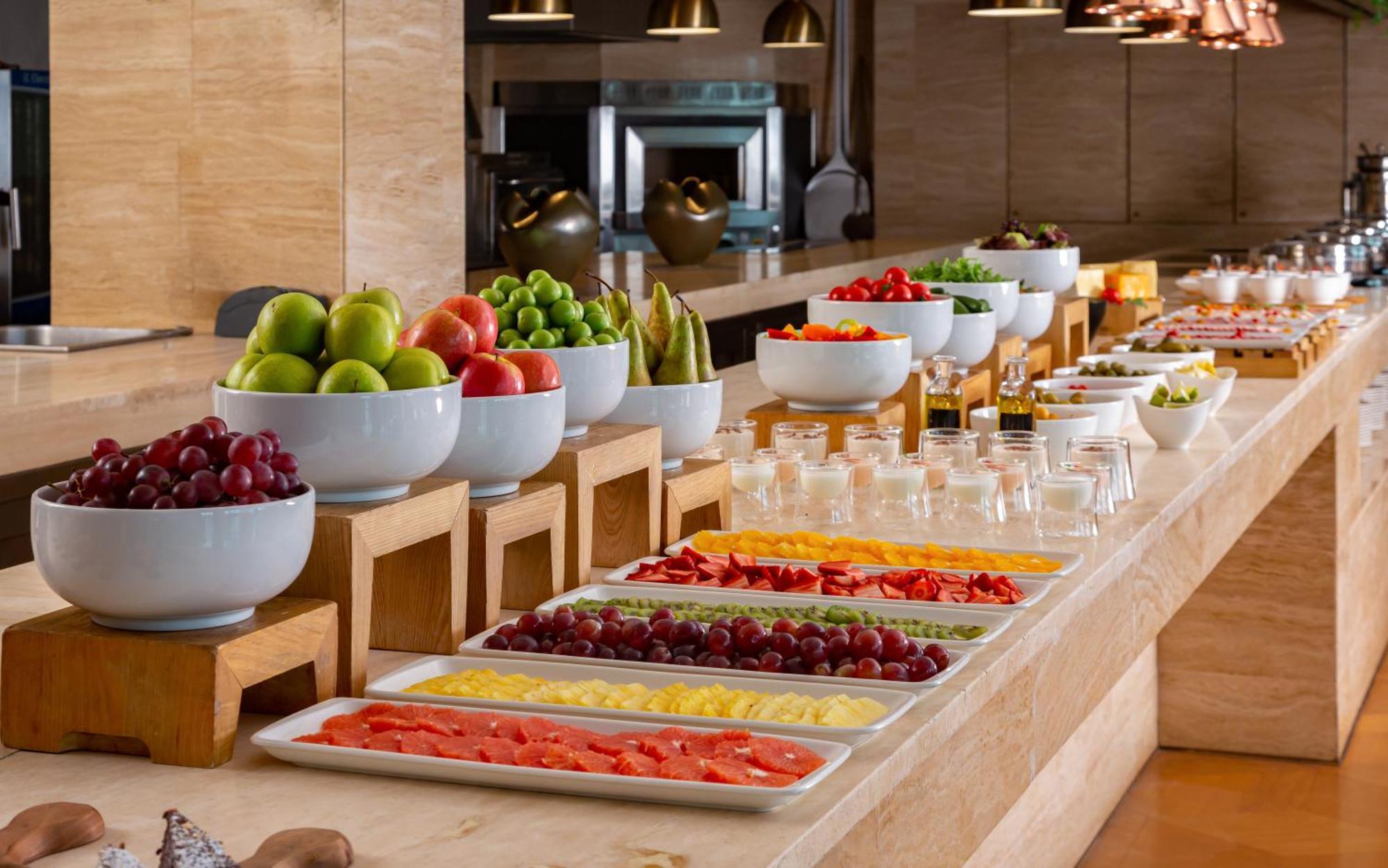 เชอราตัน บาคุ อินทูริสต์ Hotel บากู ภายนอก รูปภาพ A fruit salad bar